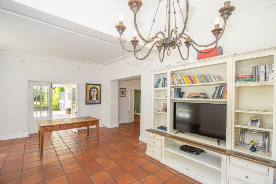 5 Bedroom Property for Sale in Constantia Western Cape